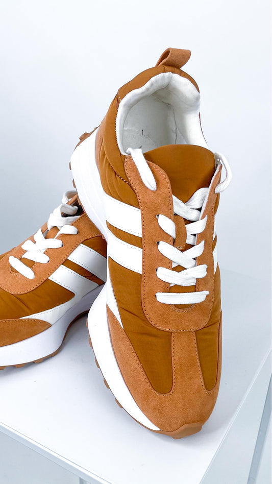 Sneaker "COGNAC"